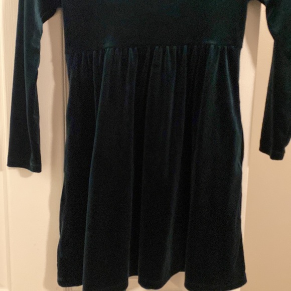 Old Navy long sleeve green velvet dress for girls size 8. - Picture 3 of 5